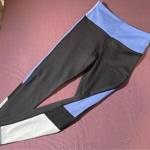 Zyia Dark Sky mesh Light n Tight leggings 24” in Black/color block - Size Small